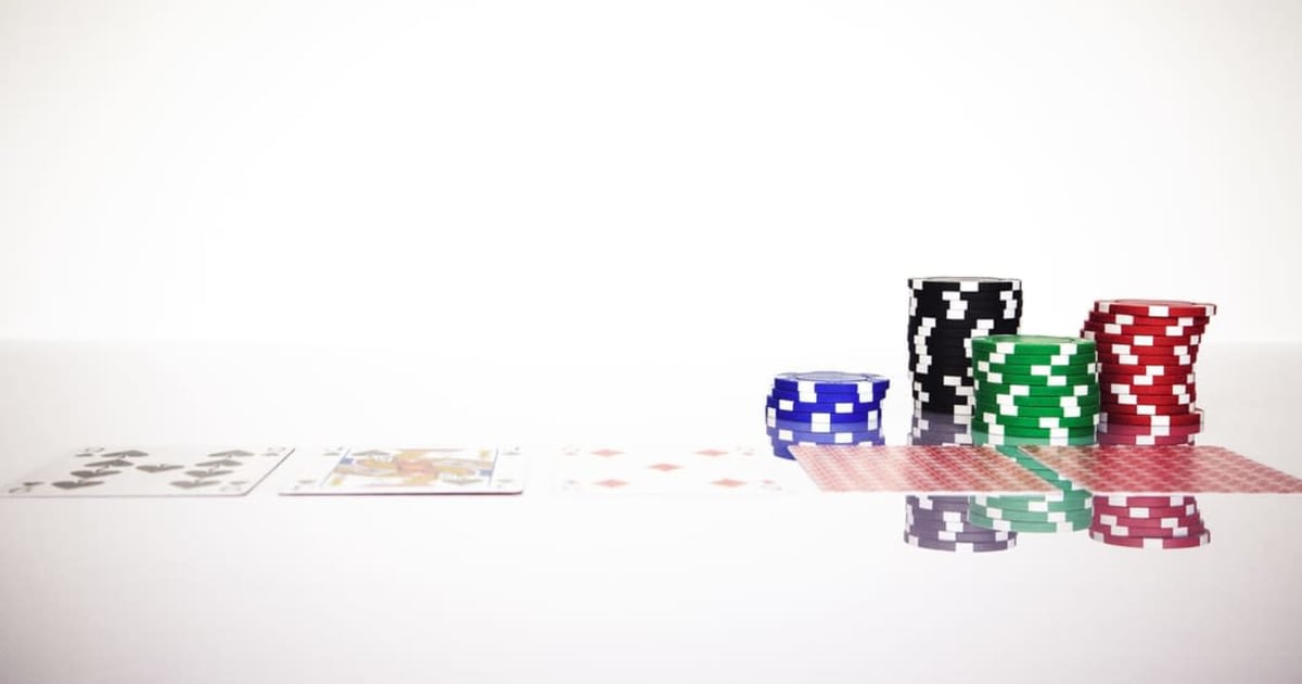 Pochopte pravidlo Blackjack Soft 17 v online hazardných hrách